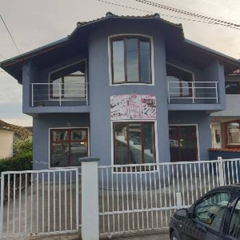 Izdajem lokale ili celu zgradu u Sremcici