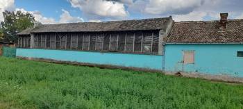 Prodajem kucu u centru Barande,12 ari placa,150m2