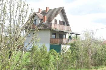 Useljiva kuca sa 6.5 ari placa na 3 etaze u Mionici