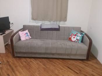 Izdaje se garsonjera, Mirjevo 1