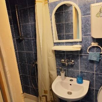 Izdajem cetvorokrevetni studio-apartman u Djenovicima
