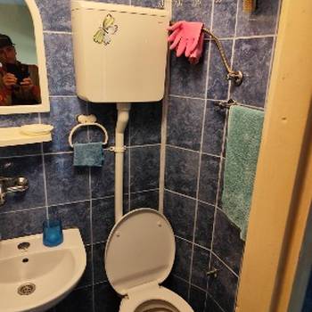 Izdajem cetvorokrevetni studio-apartman u Djenovicima