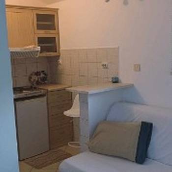 Izdajem studio-apartman u Meljinama