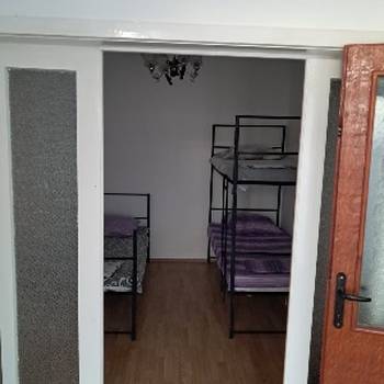 Izdajem smestaj za radnike u Dobanovcima
