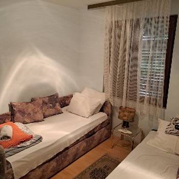 Izdaje se apartman-vikendica Ivanka,Srebrno jezero