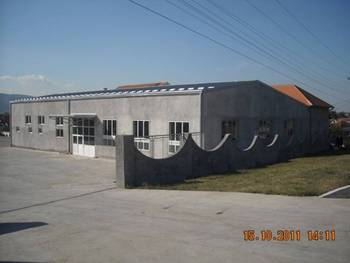 Izdajem halu 1000 m2 plus poslovni prostor 200 m2