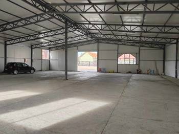 Izdajem halu 1000 m2 plus poslovni prostor 200 m2