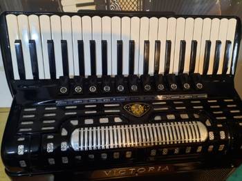 Harmonika victoria, u vrhunskom stanju.