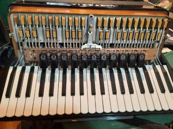 Harmonika victoria, u vrhunskom stanju.