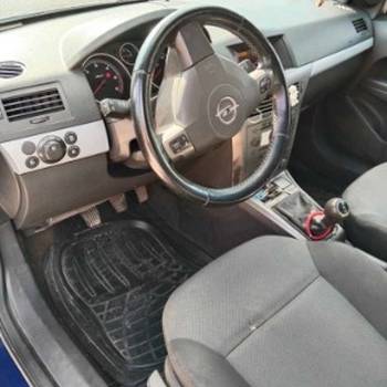 Opel astra katavan. 2006. godiste