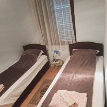 Izdaje se apartman-vikendica Ivanka,Srebrno jezero