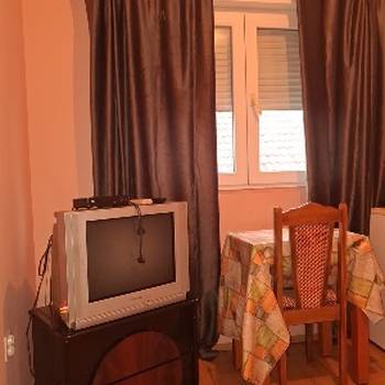 Izdajem nameštenu sobu u Beogradu,na Zvezdari