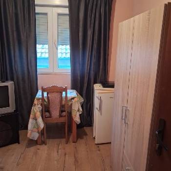 Izdajem nameštenu sobu u Beogradu,na Zvezdari