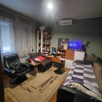 Useljiva kuća u blizini centra Uba 120 m2