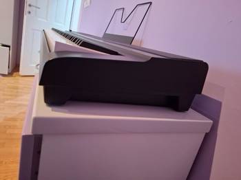 Na prodaju električni klavir, medeli SP201