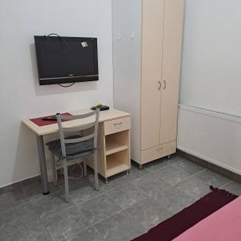 Zemun, izdajem sobu za zaposlenu osobu