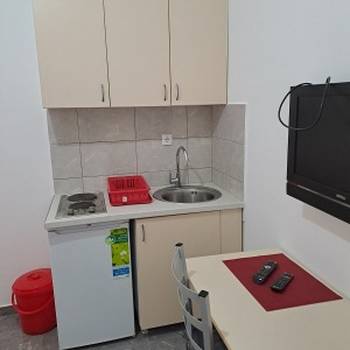 Zemun, izdajem sobu za zaposlenu osobu