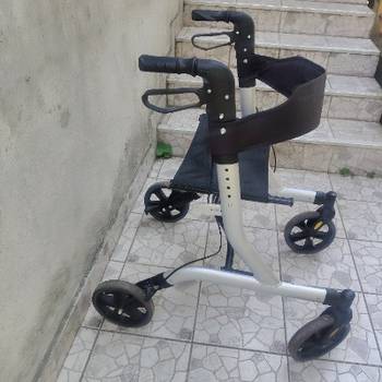 Prodajem hodalicu u odličnom stanju