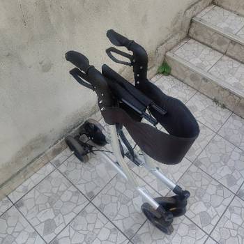 Prodajem hodalicu u odličnom stanju