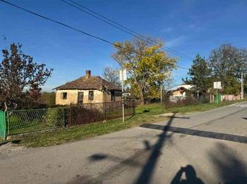 Prodajem plac sa kućom pored škole, Glumčevo Brdo, Barajev