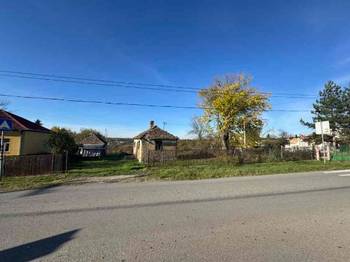 Prodajem plac sa kućom pored škole, Glumčevo Brdo, Barajev