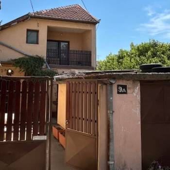 Sremska Mitrovica, prodajem porodičnu kuću u centru