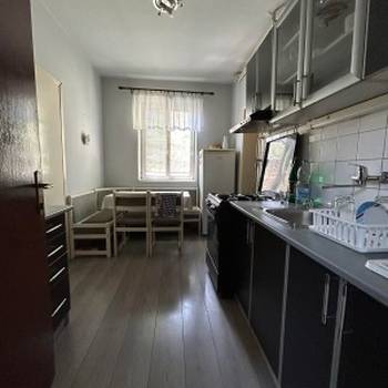 Sremska Mitrovica, prodajem porodičnu kuću u centru