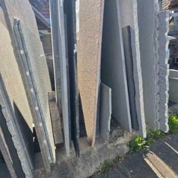 Prodajem vecu kolicinu poliranih granitnih ploca 2cm 3cm dosta alata, freza, viljuskara