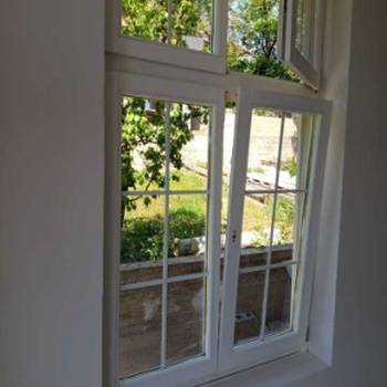 Na prodaju 1 okrugli prozor I kvalitetni drveni