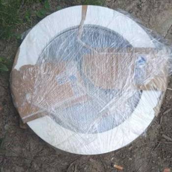 Na prodaju 1 okrugli prozor I kvalitetni drveni