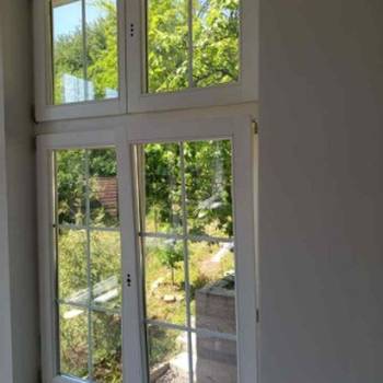 Na prodaju 1 okrugli prozor I kvalitetni drveni