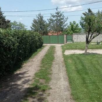 Avala, blizu megamarketa Koka Mar, 200 m2