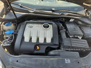 Golf 5 stranac 1.9 TDI 77kw BKC sa pravih 240.000 km 2005 god