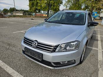 Pasat 7 2.0 TDI 2014 god poslednja serija 103 kw kao nov. Led svetla, diode, xsenoni.