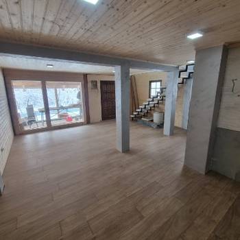 Zlatibor, drvena kuca sa bazenom na prodaju 96 m2 na placu od 5,5 ari